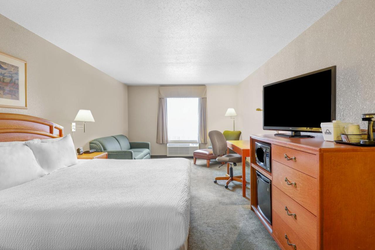 Days Inn By Wyndham Red Deer Eksteriør billede